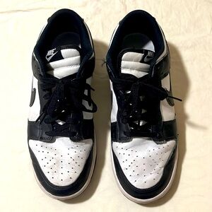 Selling panda, dunks, black and white. Good condition size 10.5 men $30 or best￼